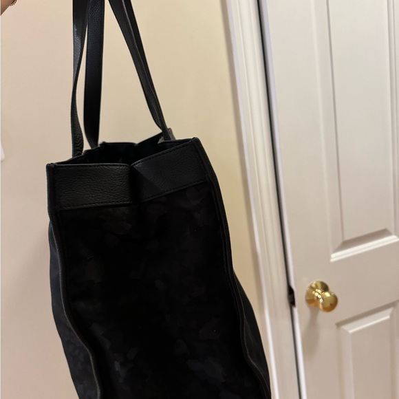 Lululemon Athletica Jacquard Camo Now and Always Large Tote in deep coal - Picture 9 of 12